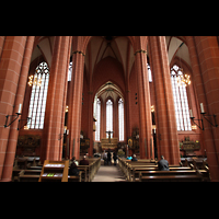 Frankfurt am Main, Kaiserdom St. Bartholomus, Innenraum / Langhaus in Richtung Chor