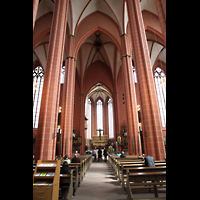Frankfurt am Main, Kaiserdom St. Bartholomus, Innenraum / Langhaus in Richtung Chor