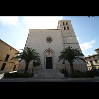 Campanet (Mallorca), Sant Miquel, Fassade von der Plaa Major aus gesehen