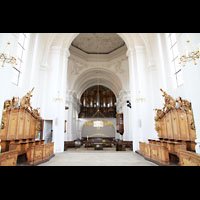 Bamberg, St. Stephan, Blick vom Chorraum mit Chorgesthl zur Orgel