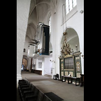 Lbeck, Dom, Nrdliches Seitenschiff mit Orgel, Blick Richtung Westfassade