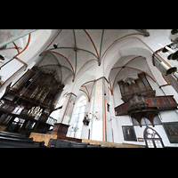 Lbeck, St. Jakobi, Innenraum mit groer und kleiner Orgel