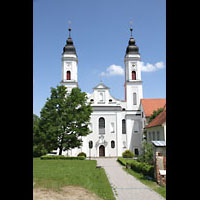 Irsee, St. Peter und Paul (ehem. Abteikirche), Fassade der Abteilkirche