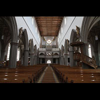 Kaufbeuren, Stadtpfarrkirche St. Martin, Innenraum in Richtung Orgel