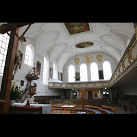 Kaufbeuren, Dreifaltigkeitskirche, Innenraum in Richtung Rckwand