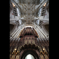 York, Minster (Cathedral Church of St Peter), Chorgesthl mit Orgel perspektivisch