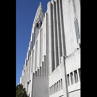 Reykjavk, Hallgrmskirkja, Seitenansicht mit Turm