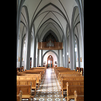 Reykjavk, Landakotskirkja, Dmkirkja Krists Konungs, Christknigs-Kathedrale), Innenraum in Richtung Orgel