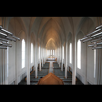 Reykjavk, Hallgrmskirkja, Blick vom Spieltisch mit Chamaden in die Kirche