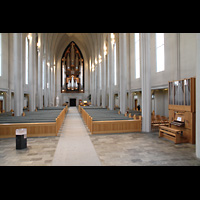 Reykjavk, Hallgrmskirkja, Innenraum mit Blick auf die Haupt- und Chororgel