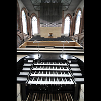 Neubrandenburg, Konzertkirche St. Marien, Mobiler Spieltisch und Orgel