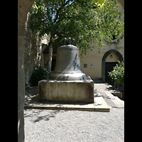 Schaffhausen, Mnster (ehem. Kloster zu Allerheiligen), 4,5 Tonnen schwere Schillerglocke von 1486, lutete bis 1895 als grte Glocke des Mnsters
