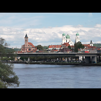 Passau, Stadtpfarrkirche St. Paul, Blick von der Schanzlbrcke auf die Innenstadt mit St. Paul und dem Domberg