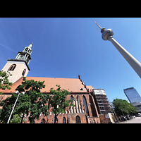 Berlin, St. Marienkirche, Marienkirche und Fernsehturm am Alexanderplatz