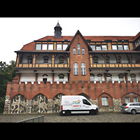 Berlin, Dominikus-Krankenhaus (Caritas Klinik), Dominikus-Kapelle, Auenansicht des Traktes mit der Kapelle