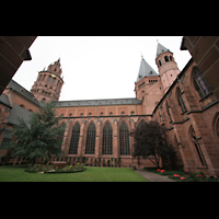 Mainz, Dom St. Martin, Blick vom Kreuzgang auf das Seitenschiff