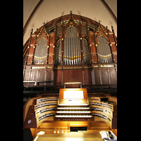 Berlin, Auenkirche, Spieltisch und Orgel