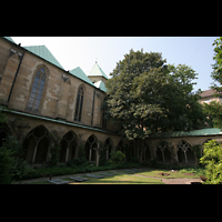 Essen, Dom, Innenhof des Kreuzgangs