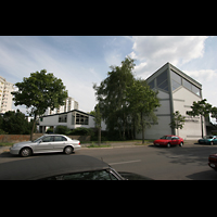 Berlin, Ev. Kirche am Seggeluchbecken, Auenansicht