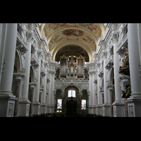 St. Florian, Stiftskirche, Hauptschiff mit groer Orgel