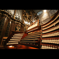 Passau, Dom St. Stephan, Hauptorgel mit Hauptspieltisch