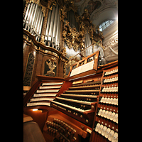 Passau, Dom St. Stephan, Hauptorgel mit Hauptspieltisch