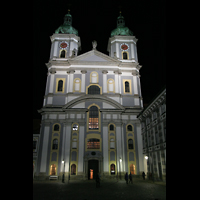 Waldsassen, Stiftsbasilika, Fassade bei Nacht