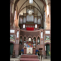 Berlin, Heilige-Geist-Kirche Moabit, Orgel und Altar