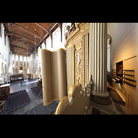 Alkmaar, Sint Laurenskerk, Blick von der Orgelempore am Rckpositiv vorbei in die Kirche