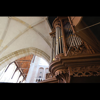 Alkmaar, Sint Laurenskerk, Seitlicher Blick vom Spieltisch auf den Prospekt der Chororgel