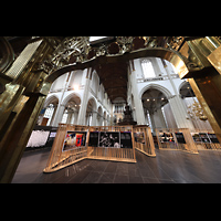 Amsterdam, Nieuwe Kerk, Vierung mit Fotoausstellung, Blick ins Langhaus zur groen Orgel