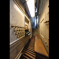 Amsterdam, Nieuwe Kerk, Spieltisch mit Registerzgen am Rckpositiv seitlich