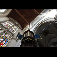 Amsterdam, Nieuwe Kerk, Transeptogel und buntes Glasfenster im sdlichen Querhaus