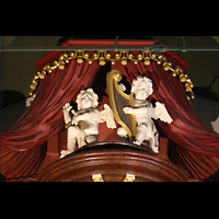 Gouda, Sint Janskerk - Grote Kerk, Engel auf dem Prospekt oben in der Mitte