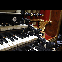 Gouda, Sint Janskerk - Grote Kerk, Elfenbein-Verzierungen und Goldornamente am Spieltisch