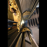 Groningen, Martinikerk, Blick zwischen Rckpositiv und linkem 32'-Pedalturm nach unten