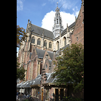 Haarlem, Sint Bavokerk, Ansicht vom Oude Groenmarkt von Sdosten