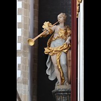 Haarlem, Sint Bavokerk, Trompetespielende Figur am linken 32'-Pedalturm