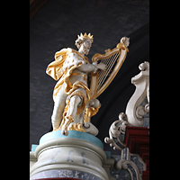 Haarlem, Sint Bavokerk, Figur des harfespielenden Knigs David auf dem linken 32'-Pedalturm