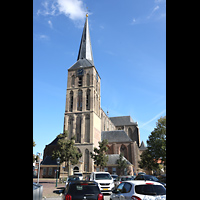 Kampen, Sint Nicolas Bovenkerk, Turm und Westfassade vom Muntplein aus gesehen
