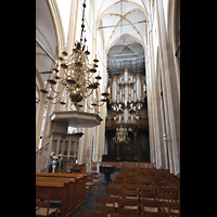 Kampen, Sint Nicolas Bovenkerk, Seitlicher Blick vom HHauptschiff auf Kanzel und Hauptorgel