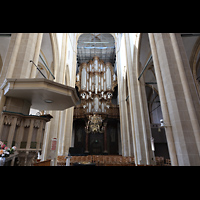 Kampen, Sint Nicolas Bovenkerk, Seitlicher Blick vom HHauptschiff auf Kanzel und Hauptorgel