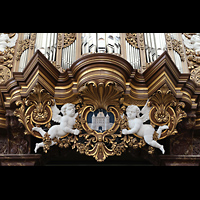 Kampen, Sint Nicolas Bovenkerk, Figuren und Ornamente unter dem Rckpositiv