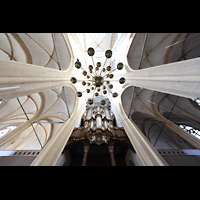 Kampen, Sint Nicolas Bovenkerk, Blick nach oben auf Hauptorgel und ins Gewlbe